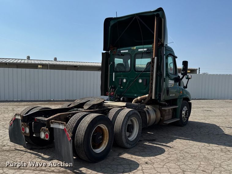 image for item YA2387 2017 Freightliner Cascadia 125 semi truck