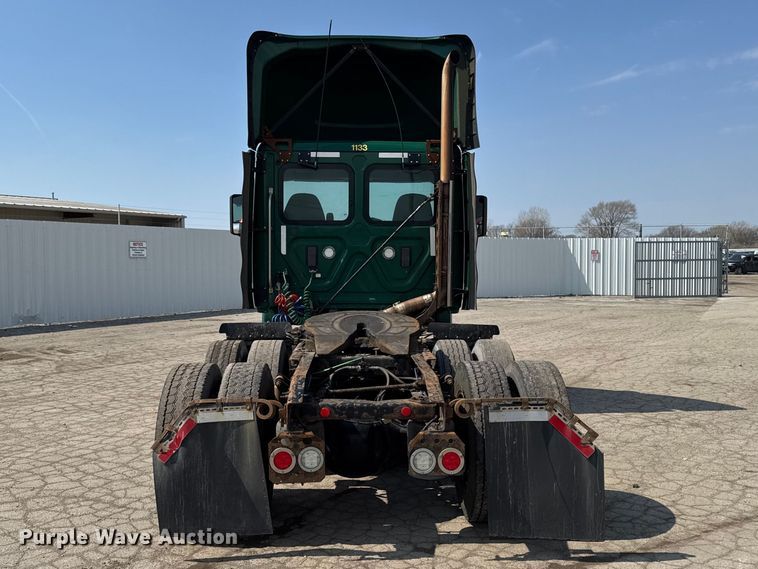 image for item YA2387 2017 Freightliner Cascadia 125 semi truck