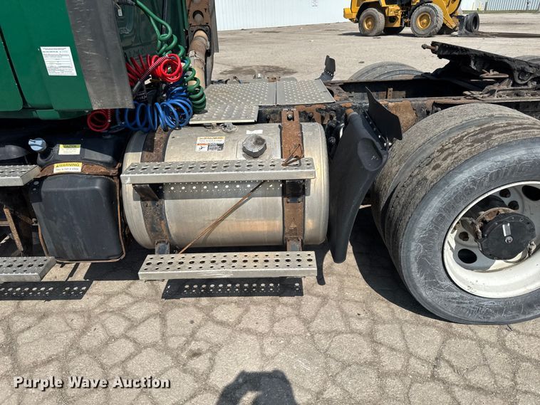 image for item YA2387 2017 Freightliner Cascadia 125 semi truck