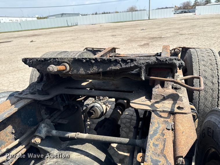 image for item YA2387 2017 Freightliner Cascadia 125 semi truck