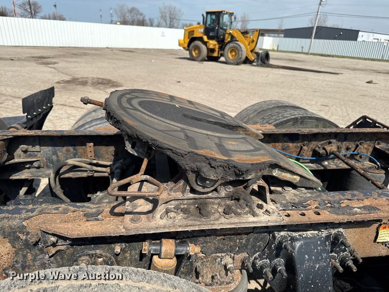 image for item YA2387 2017 Freightliner Cascadia 125 semi truck