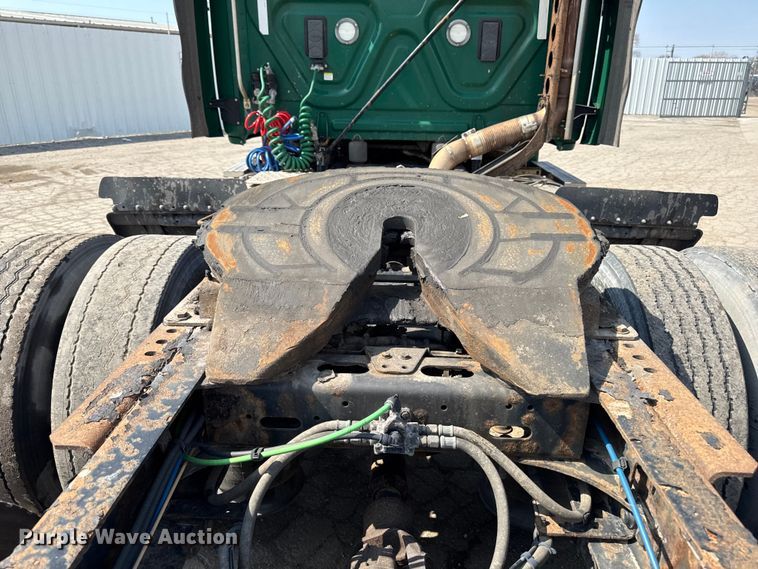 image for item YA2387 2017 Freightliner Cascadia 125 semi truck