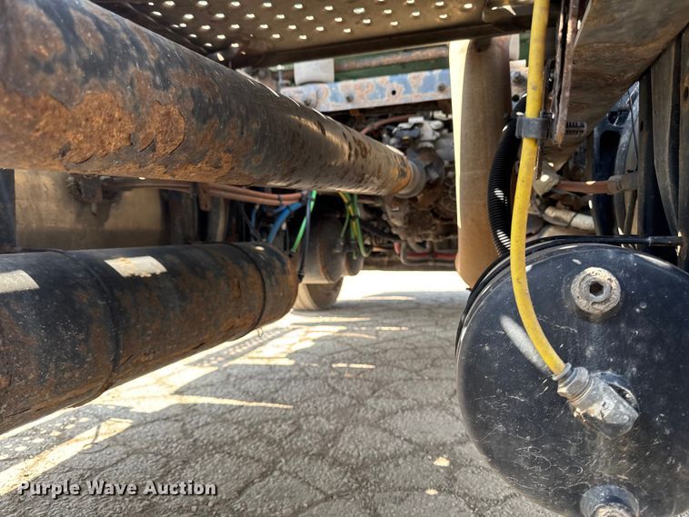 image for item YA2387 2017 Freightliner Cascadia 125 semi truck