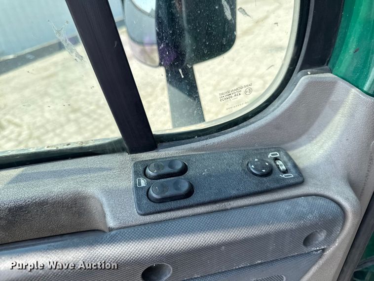 image for item YA2387 2017 Freightliner Cascadia 125 semi truck