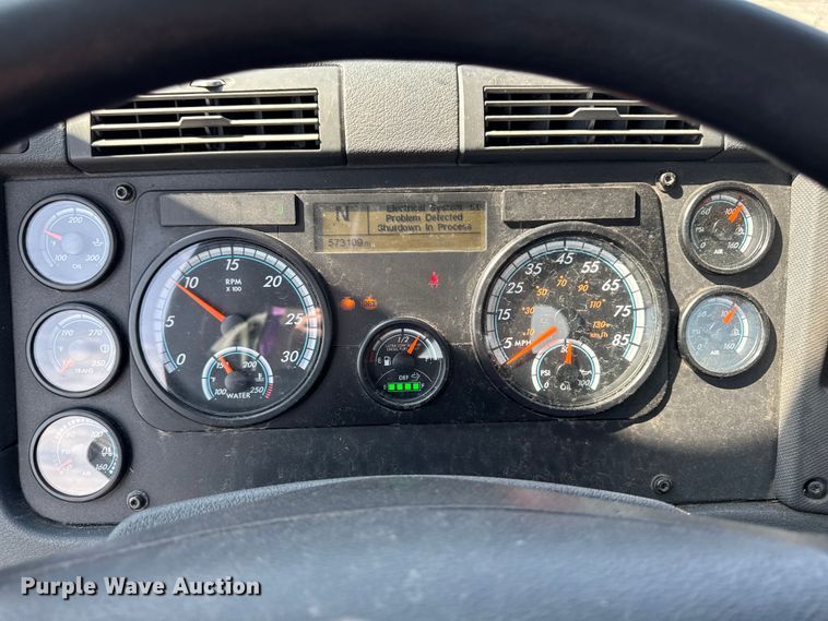 image for item YA2387 2017 Freightliner Cascadia 125 semi truck