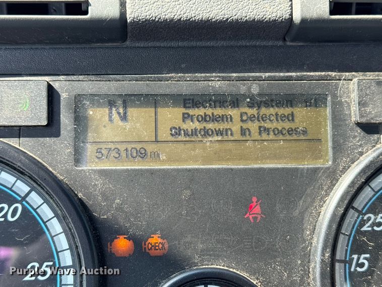 image for item YA2387 2017 Freightliner Cascadia 125 semi truck