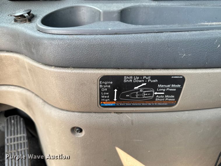 image for item YA2387 2017 Freightliner Cascadia 125 semi truck