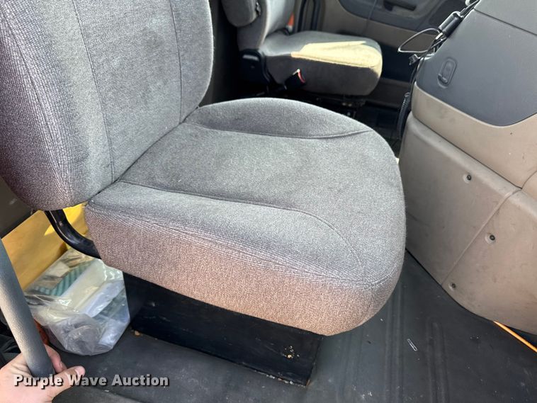 image for item YA2387 2017 Freightliner Cascadia 125 semi truck