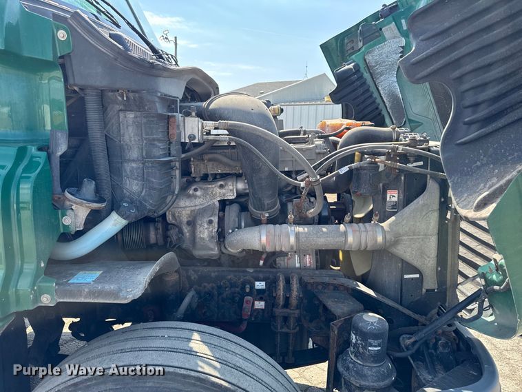 image for item YA2387 2017 Freightliner Cascadia 125 semi truck