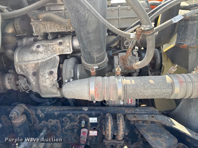 image for item YA2387 2017 Freightliner Cascadia 125 semi truck