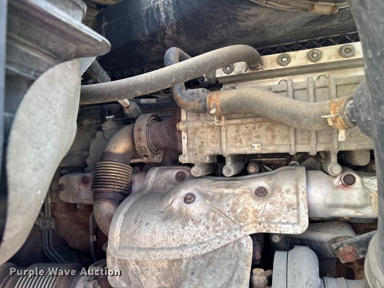 image for item YA2387 2017 Freightliner Cascadia 125 semi truck