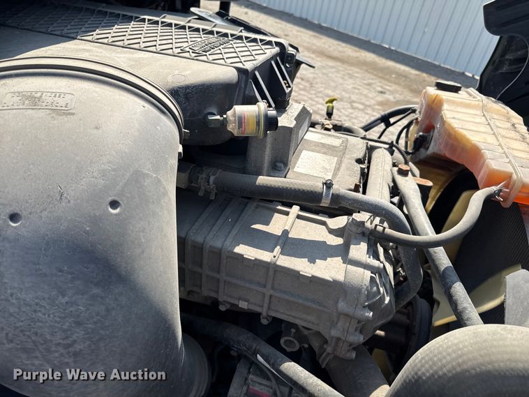 image for item YA2387 2017 Freightliner Cascadia 125 semi truck