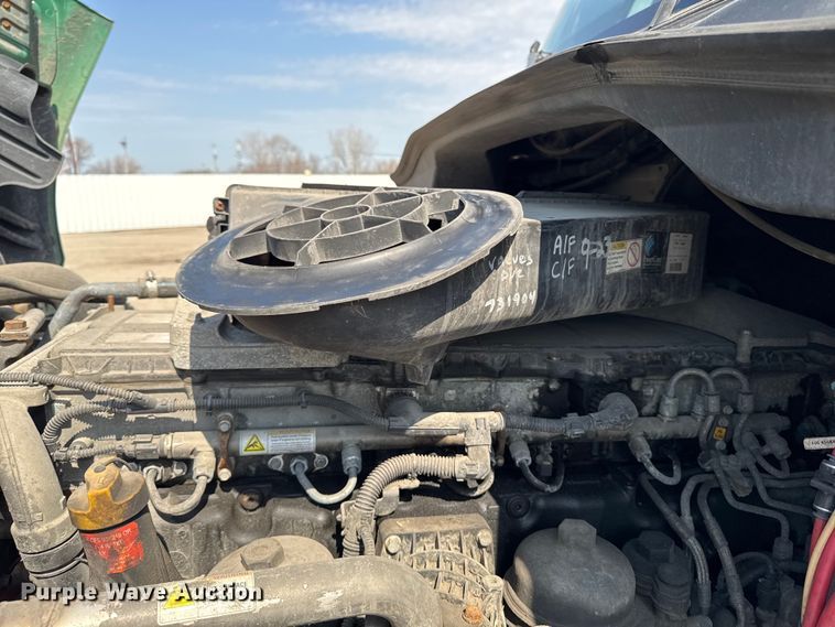 image for item YA2387 2017 Freightliner Cascadia 125 semi truck