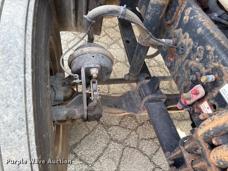 image for item YA2387 2017 Freightliner Cascadia 125 semi truck