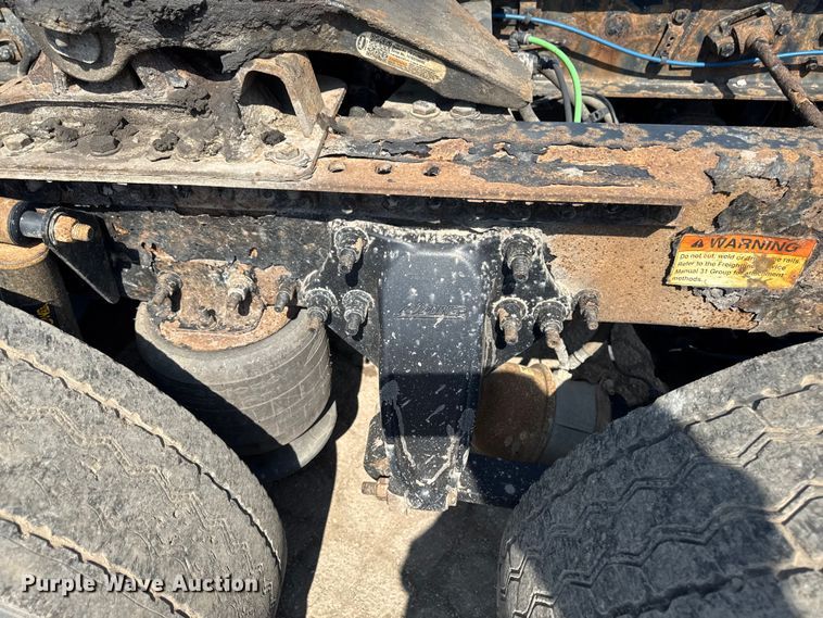 image for item YA2387 2017 Freightliner Cascadia 125 semi truck