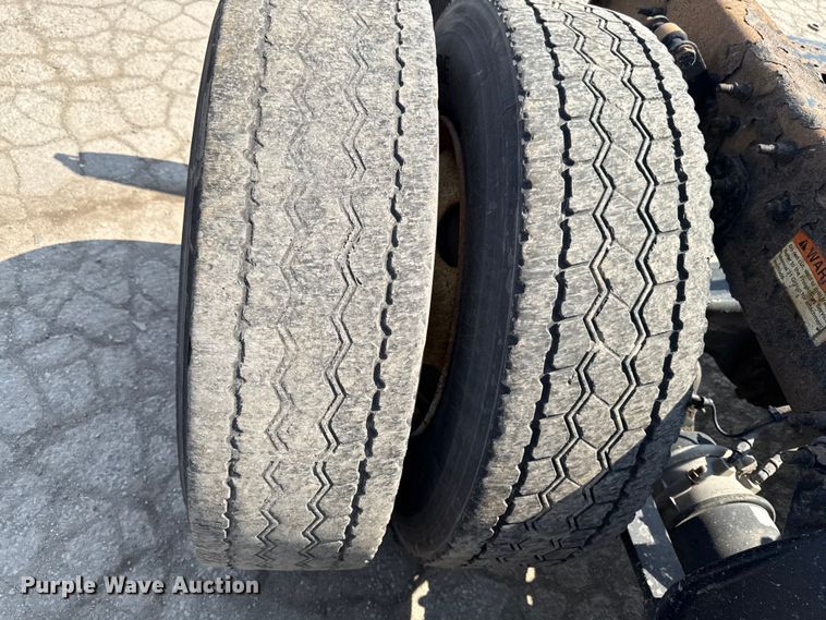 image for item YA2387 2017 Freightliner Cascadia 125 semi truck