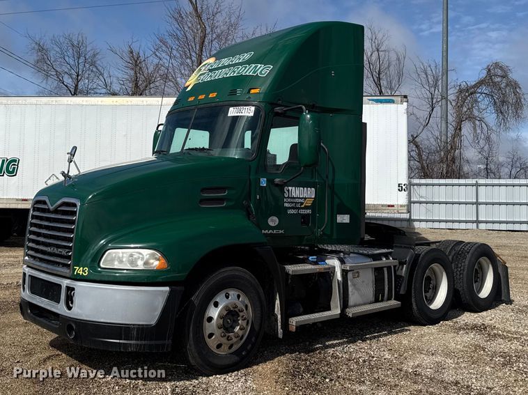 image for item YA2391 2016 Mack CXU613 semi truck