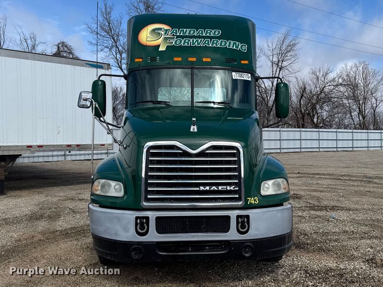 image for item YA2391 2016 Mack CXU613 semi truck