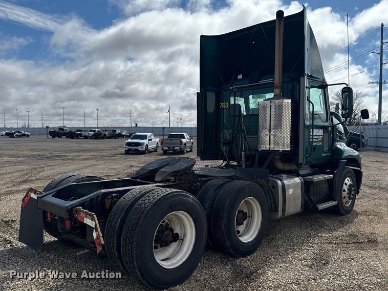 image for item YA2391 2016 Mack CXU613 semi truck