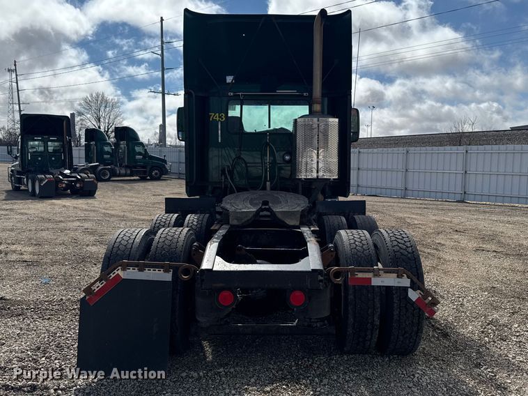 image for item YA2391 2016 Mack CXU613 semi truck