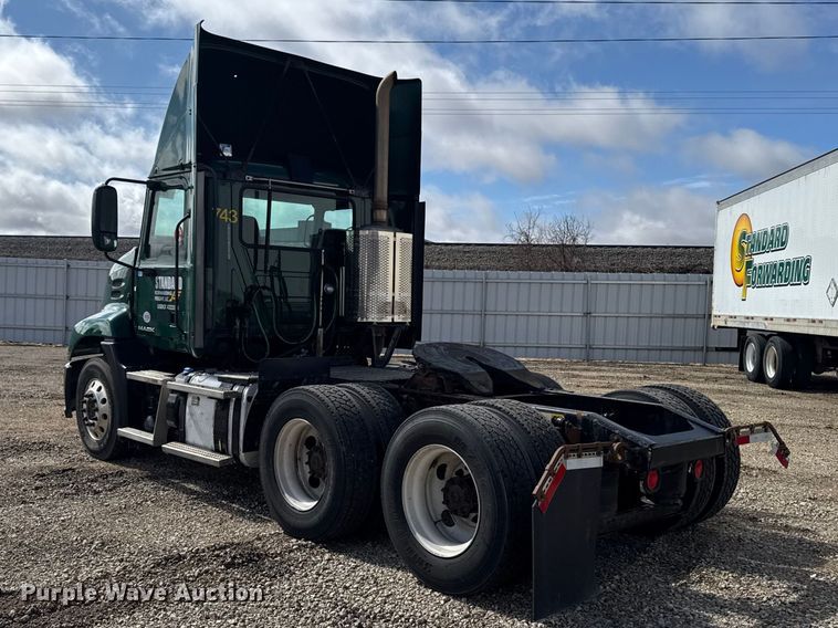 image for item YA2391 2016 Mack CXU613 semi truck