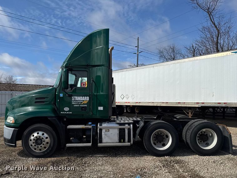 image for item YA2391 2016 Mack CXU613 semi truck