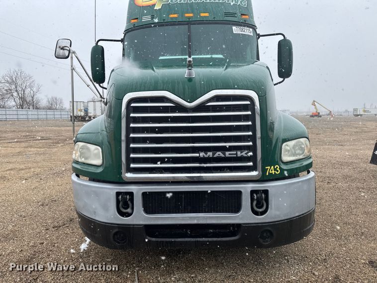 image for item YA2391 2016 Mack CXU613 semi truck