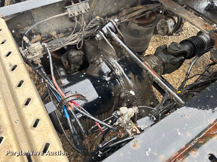 image for item YA2391 2016 Mack CXU613 semi truck