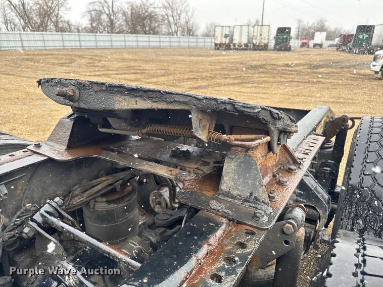 image for item YA2391 2016 Mack CXU613 semi truck