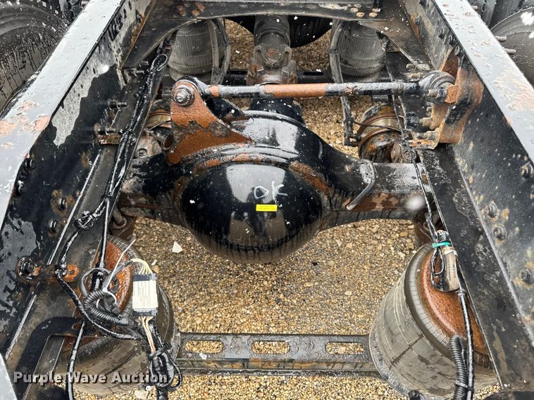 image for item YA2391 2016 Mack CXU613 semi truck