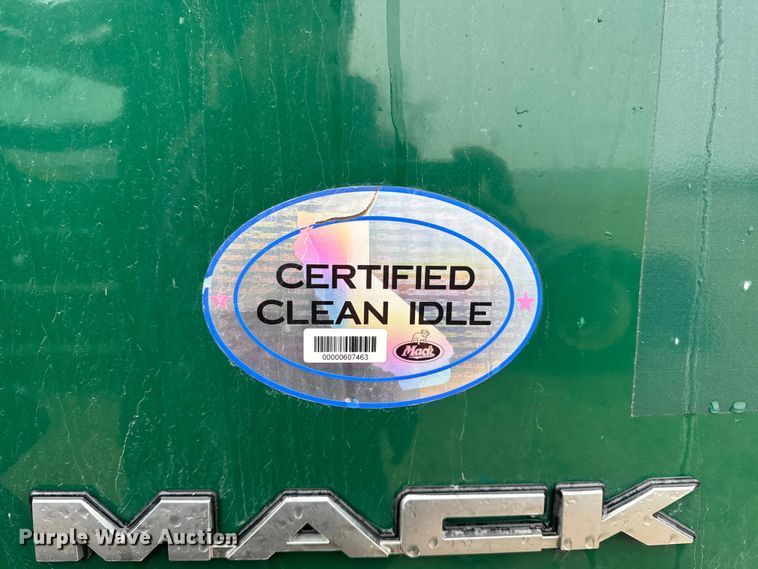 image for item YA2391 2016 Mack CXU613 semi truck