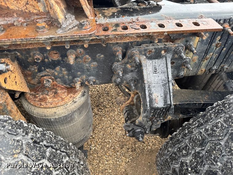 image for item YA2391 2016 Mack CXU613 semi truck