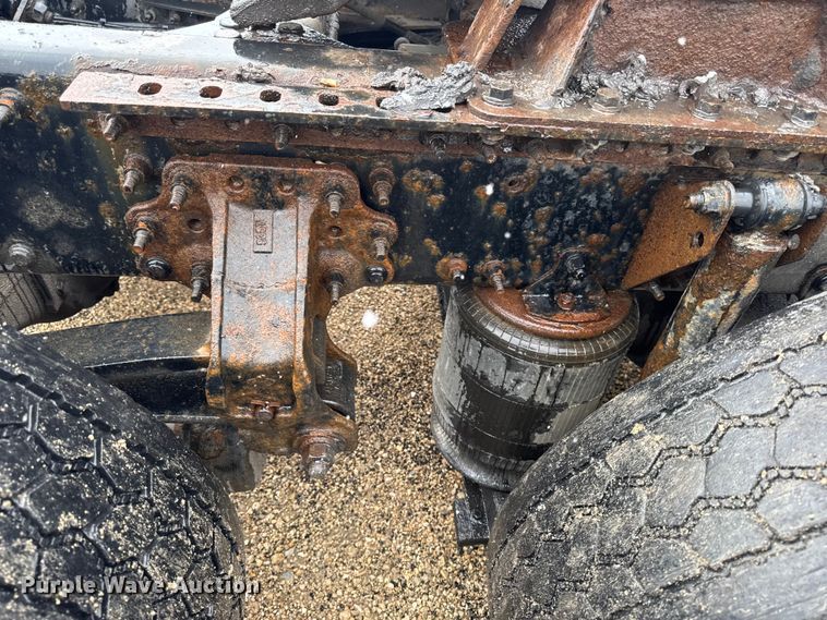 image for item YA2391 2016 Mack CXU613 semi truck