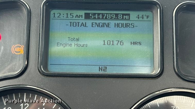 image for item YA2391 2016 Mack CXU613 semi truck