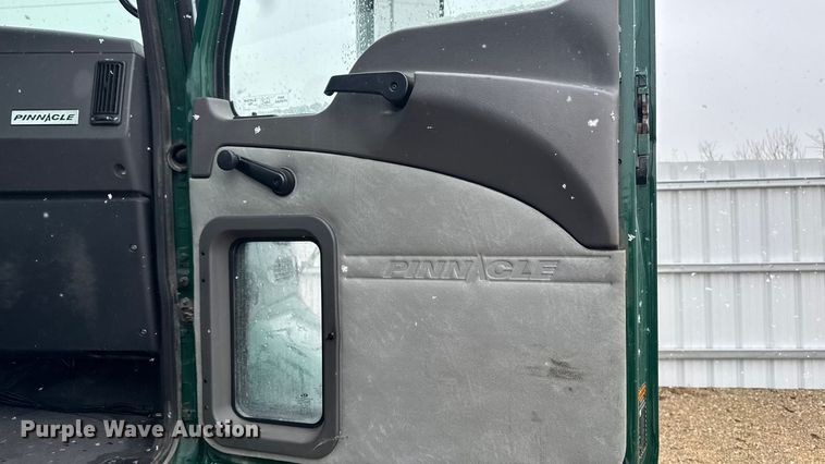 image for item YA2391 2016 Mack CXU613 semi truck