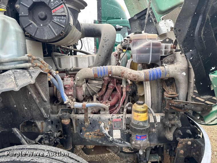 image for item YA2391 2016 Mack CXU613 semi truck