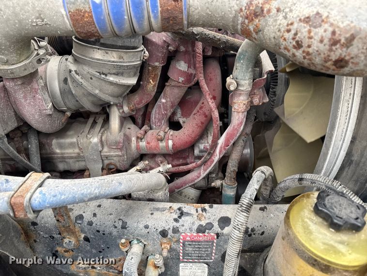 image for item YA2391 2016 Mack CXU613 semi truck