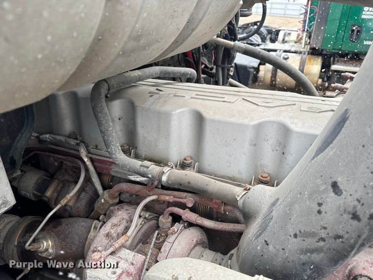 image for item YA2391 2016 Mack CXU613 semi truck