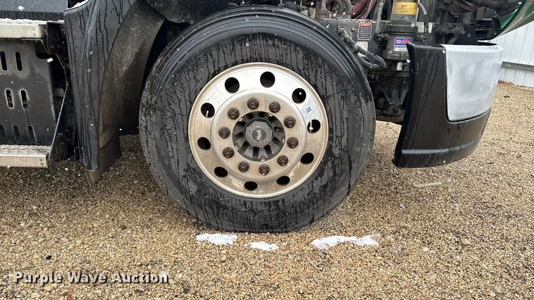 image for item YA2391 2016 Mack CXU613 semi truck