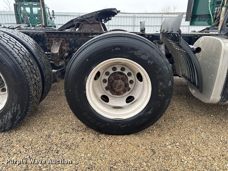 image for item YA2391 2016 Mack CXU613 semi truck