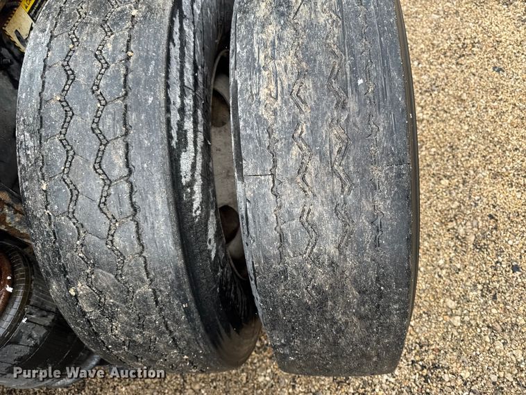 image for item YA2391 2016 Mack CXU613 semi truck