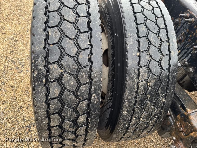 image for item YA2391 2016 Mack CXU613 semi truck