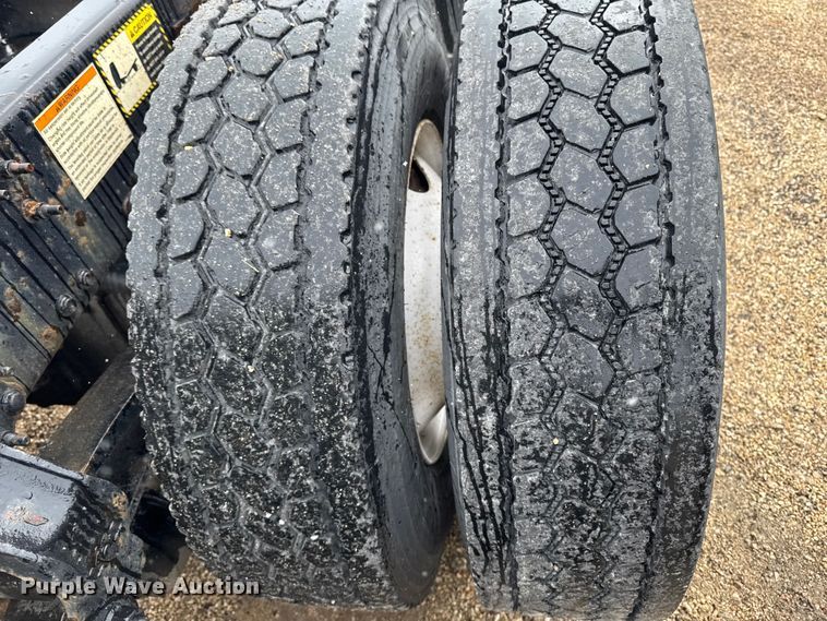 image for item YA2391 2016 Mack CXU613 semi truck