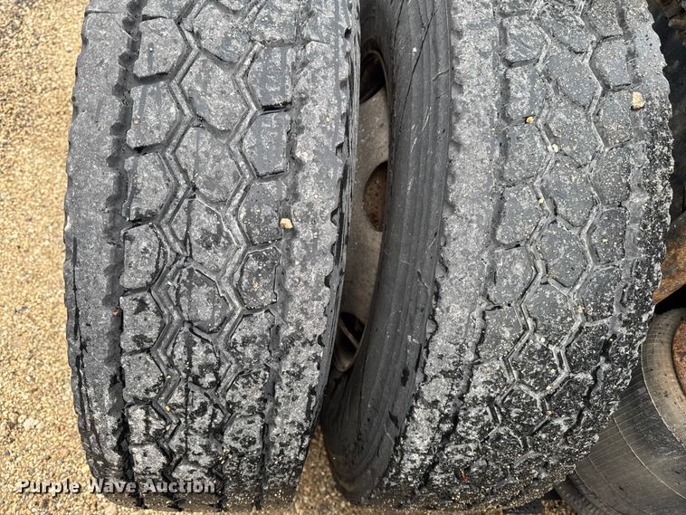 image for item YA2391 2016 Mack CXU613 semi truck