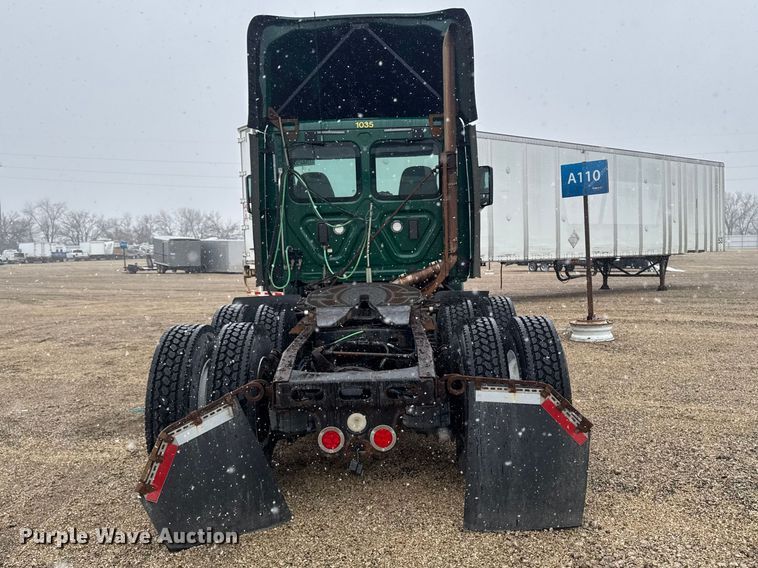 image for item YA2392 2017 Freightliner Cascadia 125 semi truck
