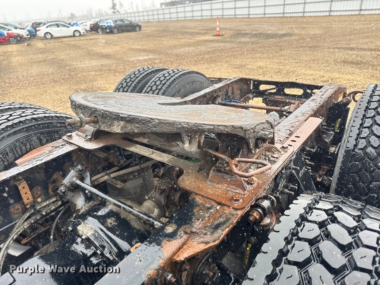 image for item YA2392 2017 Freightliner Cascadia 125 semi truck