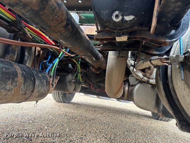 image for item YA2392 2017 Freightliner Cascadia 125 semi truck