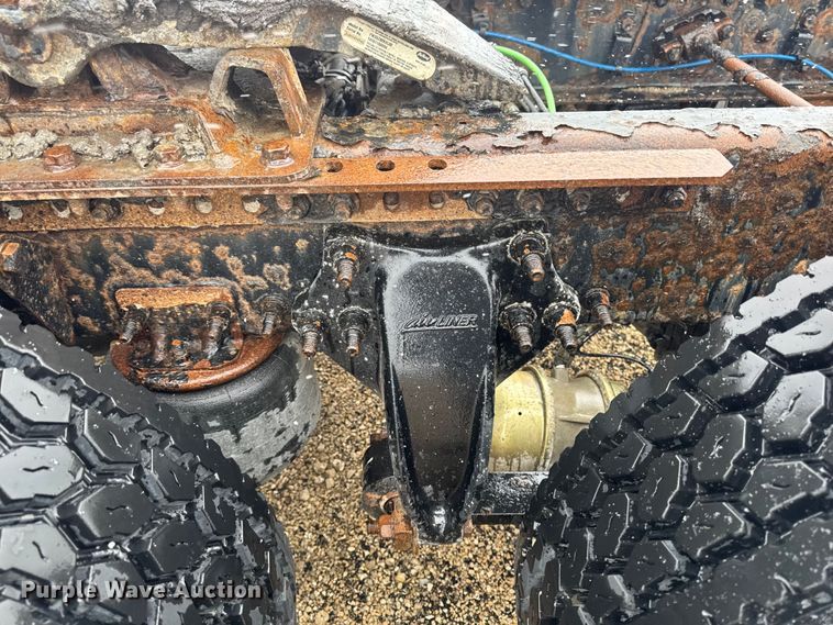 image for item YA2392 2017 Freightliner Cascadia 125 semi truck