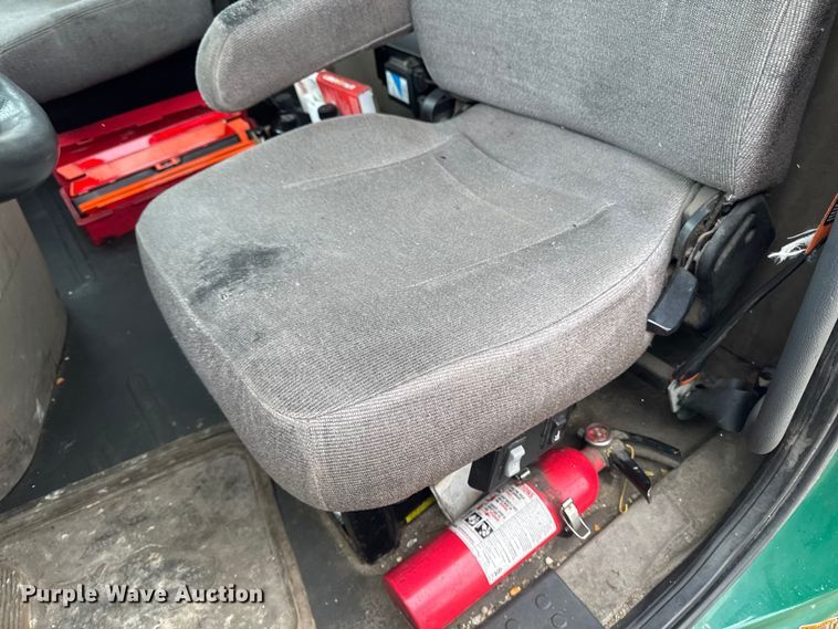 image for item YA2392 2017 Freightliner Cascadia 125 semi truck