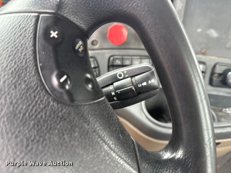 image for item YA2392 2017 Freightliner Cascadia 125 semi truck